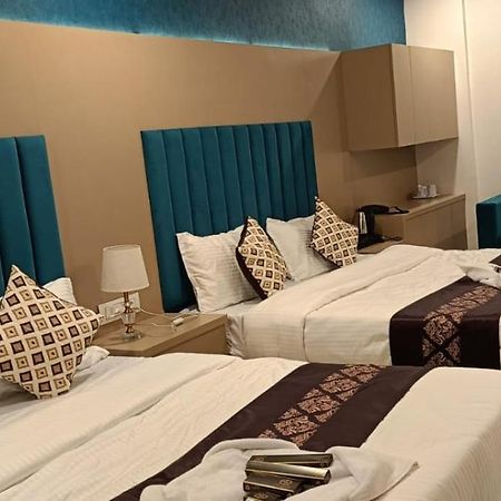 Hotel Royal Square Gandhinagar Zewnętrze zdjęcie