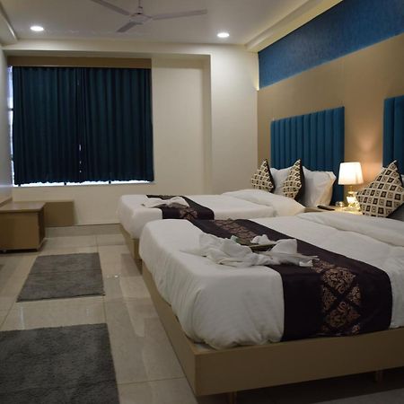 Hotel Royal Square Gandhinagar Zewnętrze zdjęcie