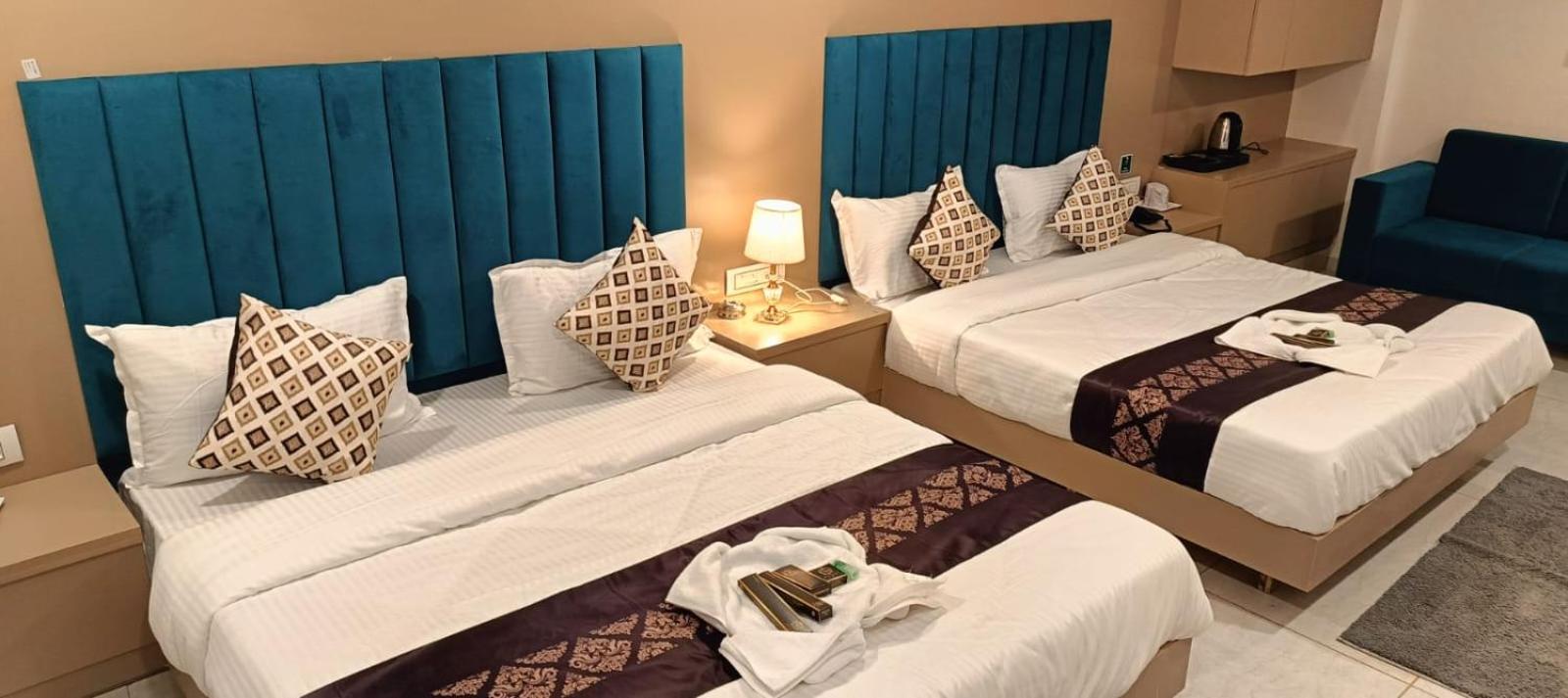 Hotel Royal Square Gandhinagar Zewnętrze zdjęcie