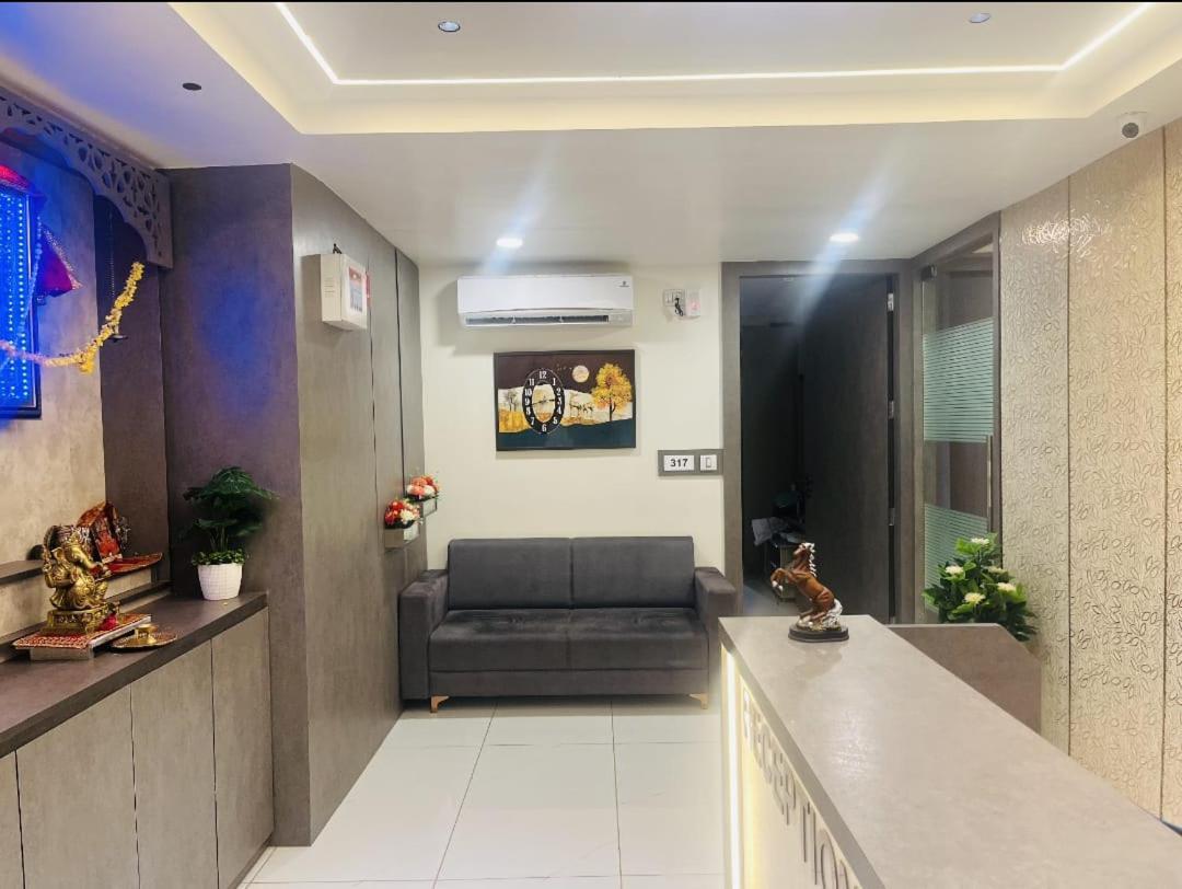 Hotel Royal Square Gandhinagar Zewnętrze zdjęcie