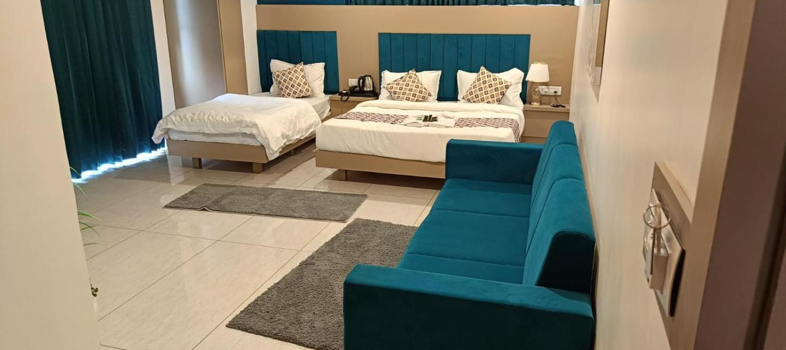 Hotel Royal Square Gandhinagar Zewnętrze zdjęcie