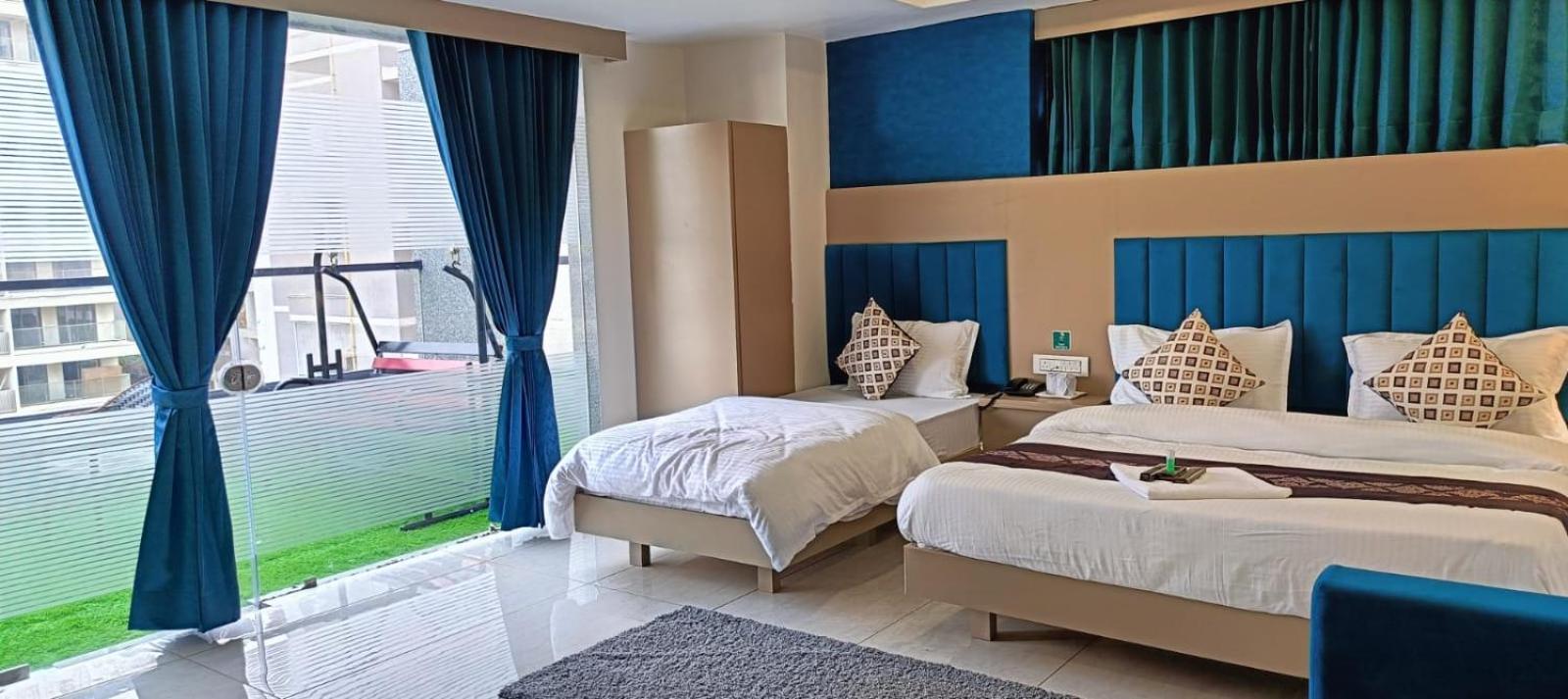 Hotel Royal Square Gandhinagar Zewnętrze zdjęcie