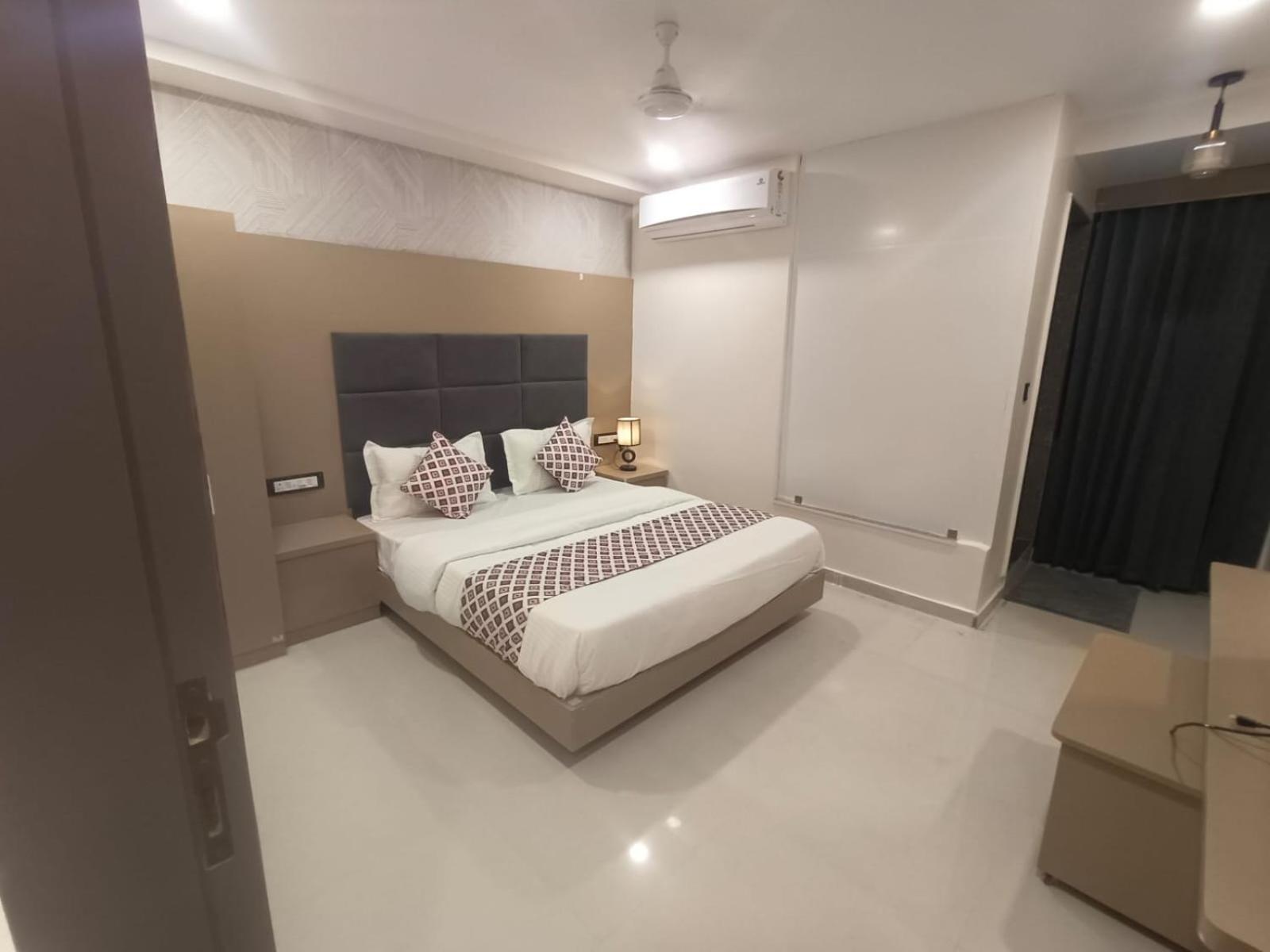 Hotel Royal Square Gandhinagar Zewnętrze zdjęcie
