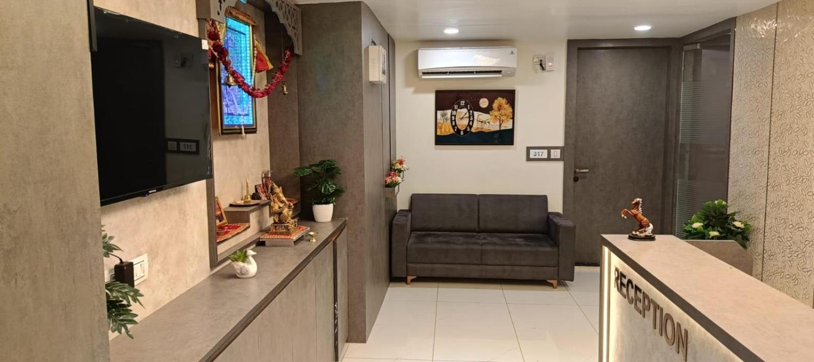 Hotel Royal Square Gandhinagar Zewnętrze zdjęcie