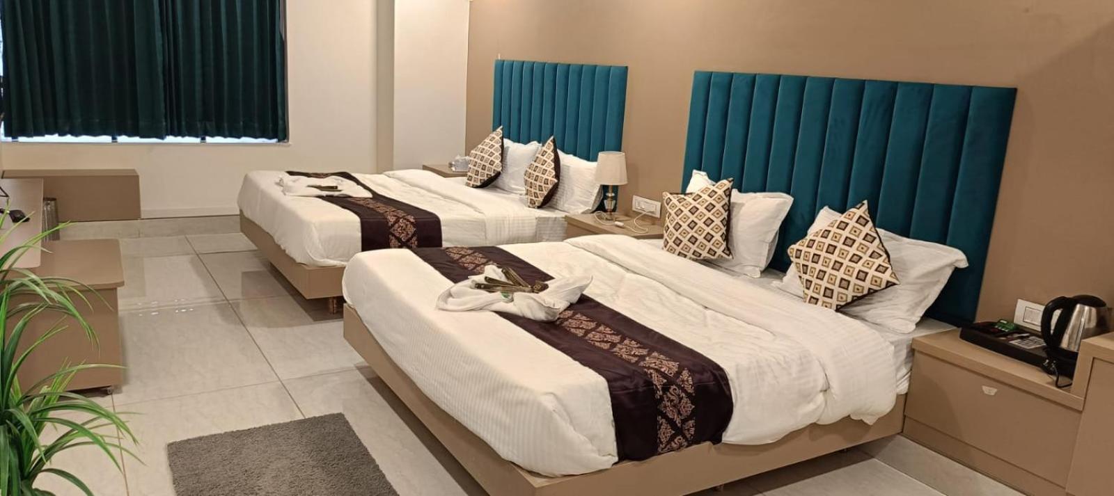Hotel Royal Square Gandhinagar Zewnętrze zdjęcie