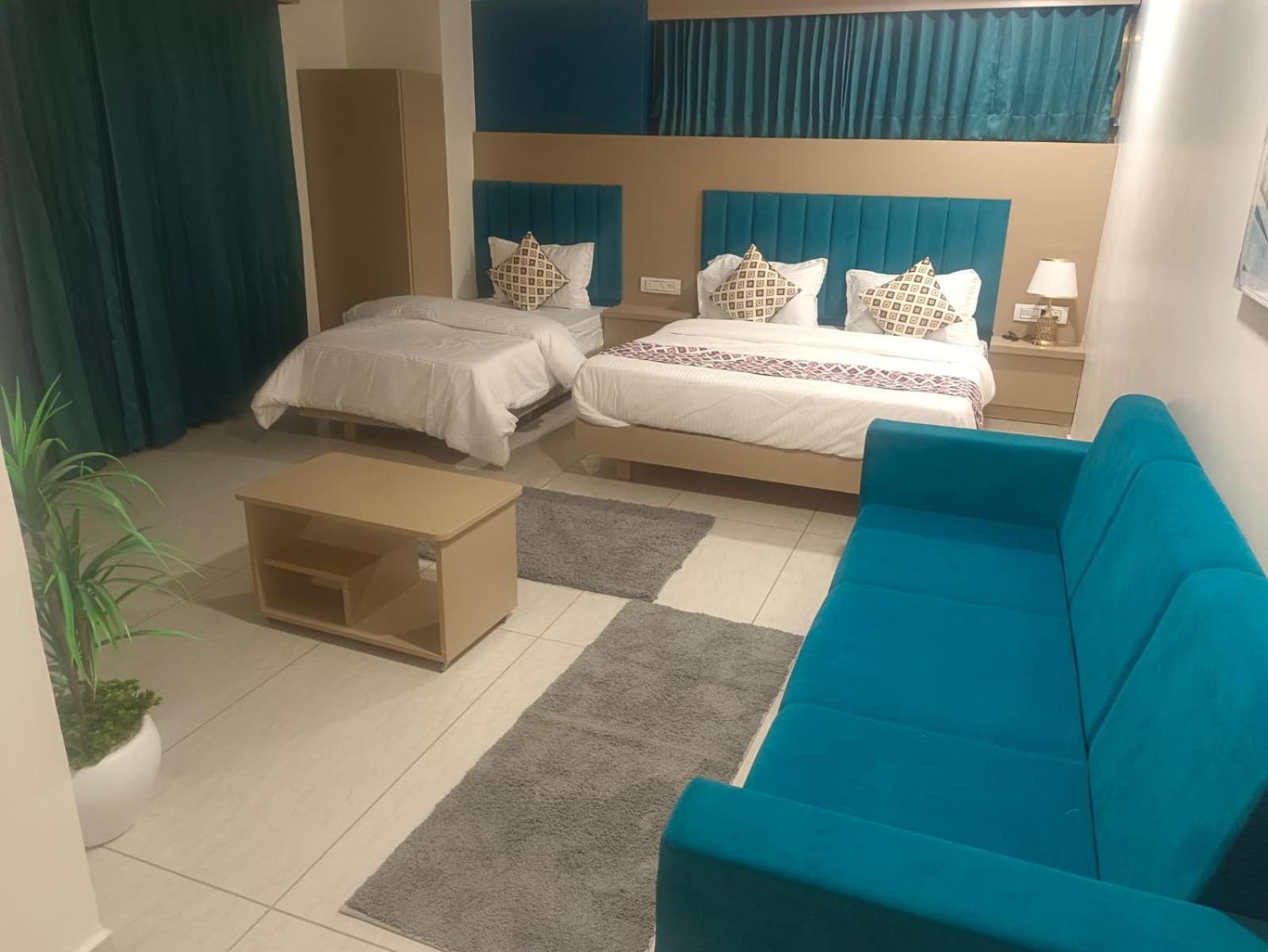Hotel Royal Square Gandhinagar Zewnętrze zdjęcie