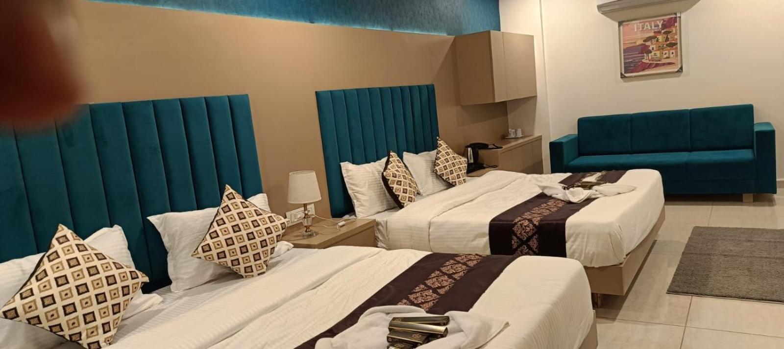 Hotel Royal Square Gandhinagar Zewnętrze zdjęcie