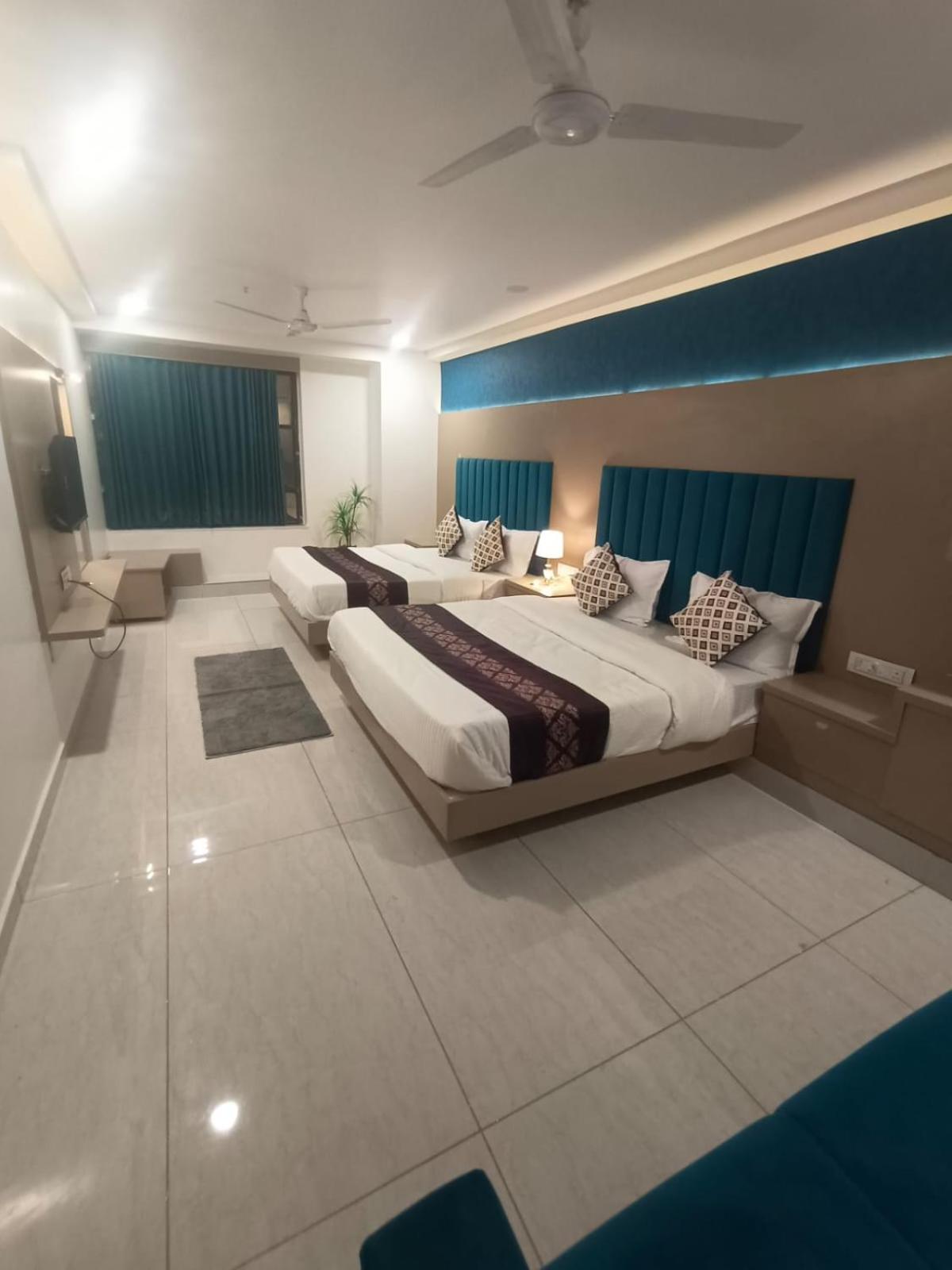 Hotel Royal Square Gandhinagar Zewnętrze zdjęcie