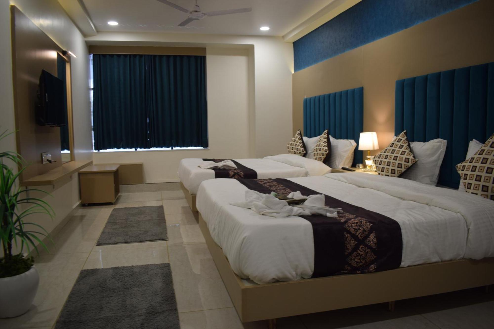 Hotel Royal Square Gandhinagar Zewnętrze zdjęcie