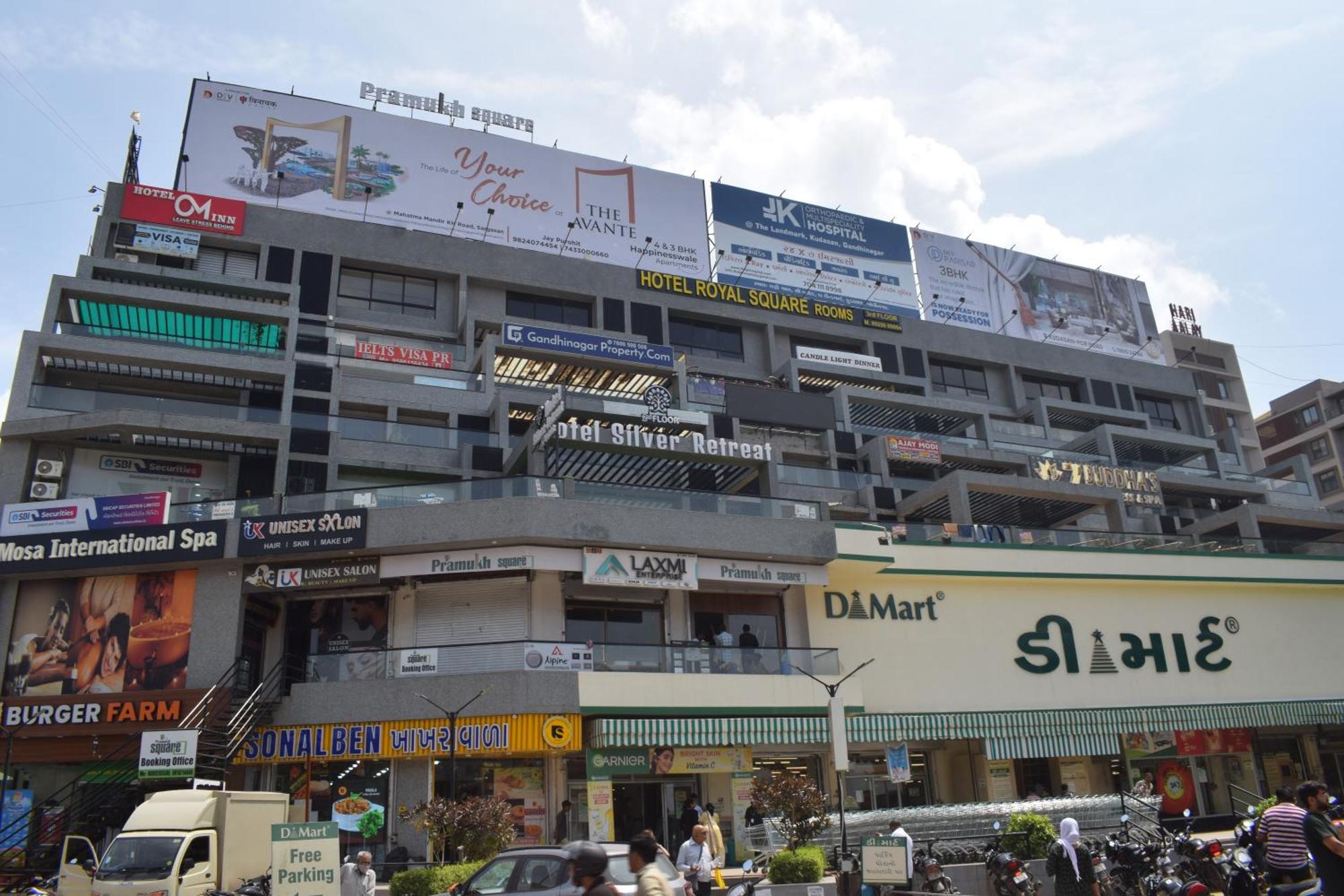 Hotel Royal Square Gandhinagar Zewnętrze zdjęcie